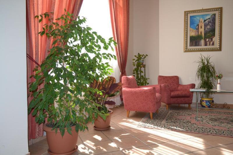 צ'פאלו Hotel Mediterraneo מראה חיצוני תמונה