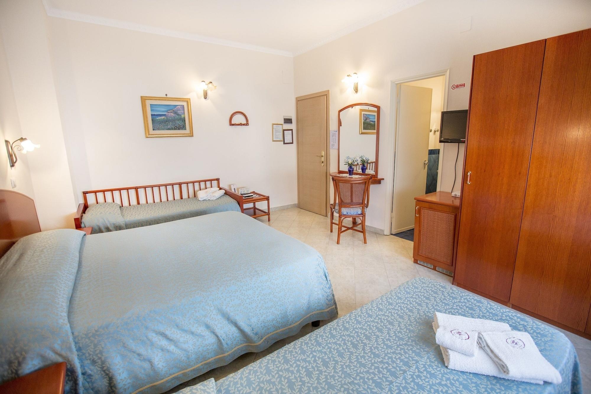 צ'פאלו Hotel Mediterraneo מראה חיצוני תמונה