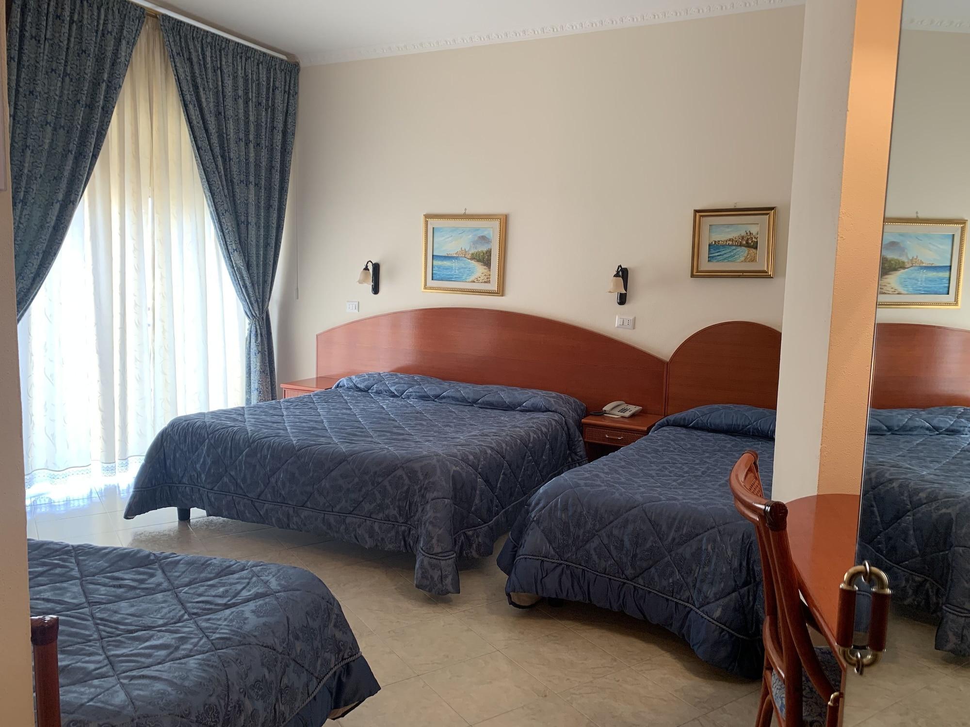 צ'פאלו Hotel Mediterraneo מראה חיצוני תמונה