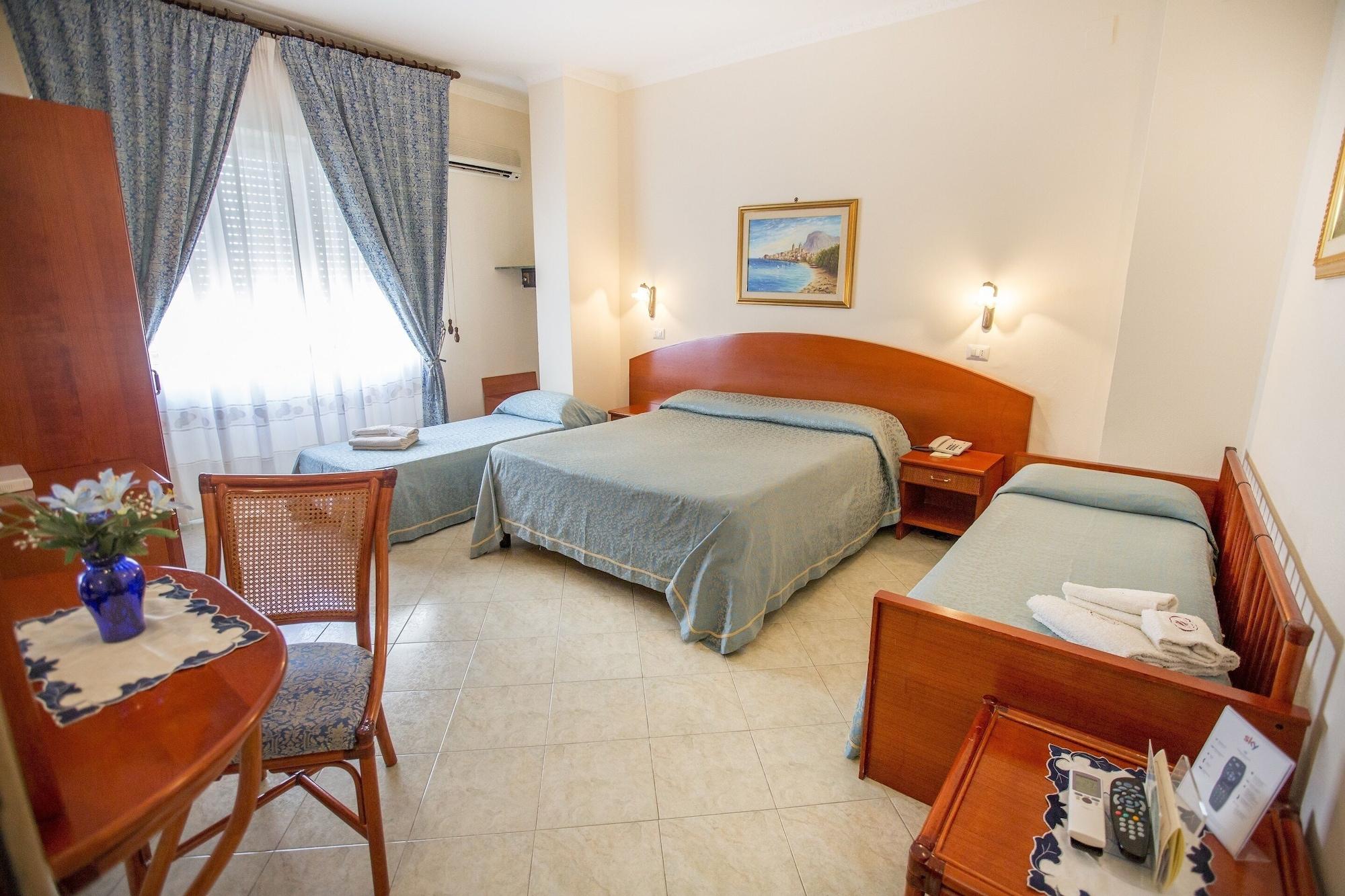 צ'פאלו Hotel Mediterraneo מראה חיצוני תמונה