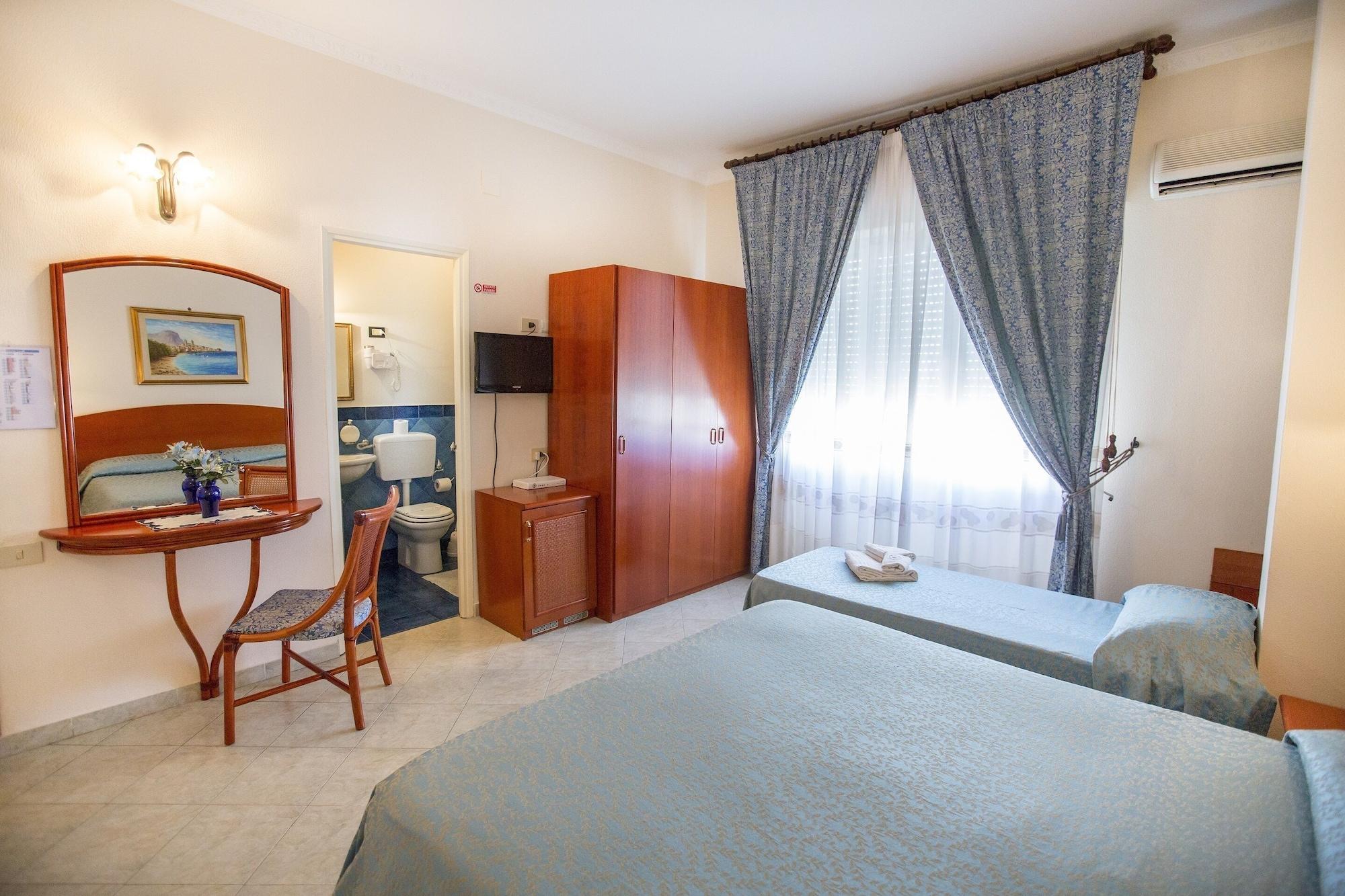 צ'פאלו Hotel Mediterraneo מראה חיצוני תמונה