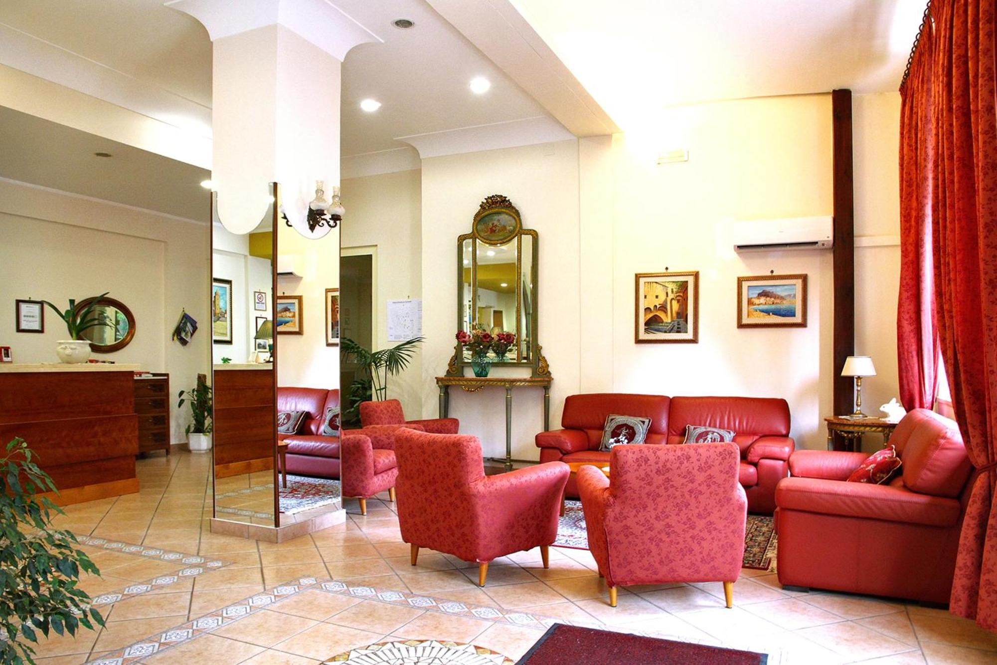 צ'פאלו Hotel Mediterraneo מראה חיצוני תמונה