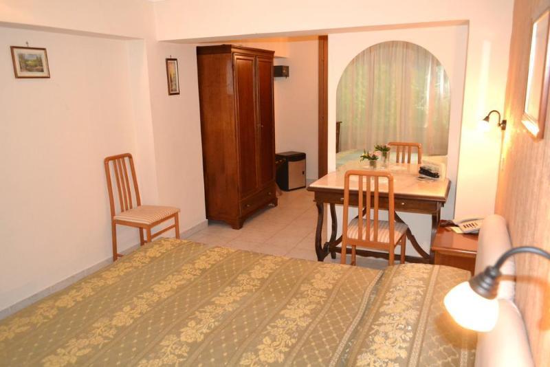 צ'פאלו Hotel Mediterraneo מראה חיצוני תמונה