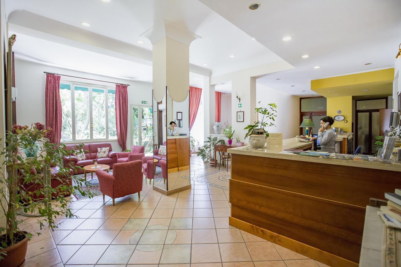צ'פאלו Hotel Mediterraneo מראה חיצוני תמונה