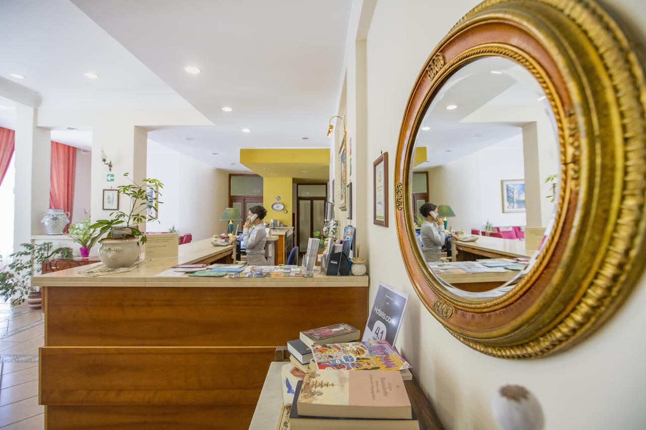 צ'פאלו Hotel Mediterraneo מראה חיצוני תמונה