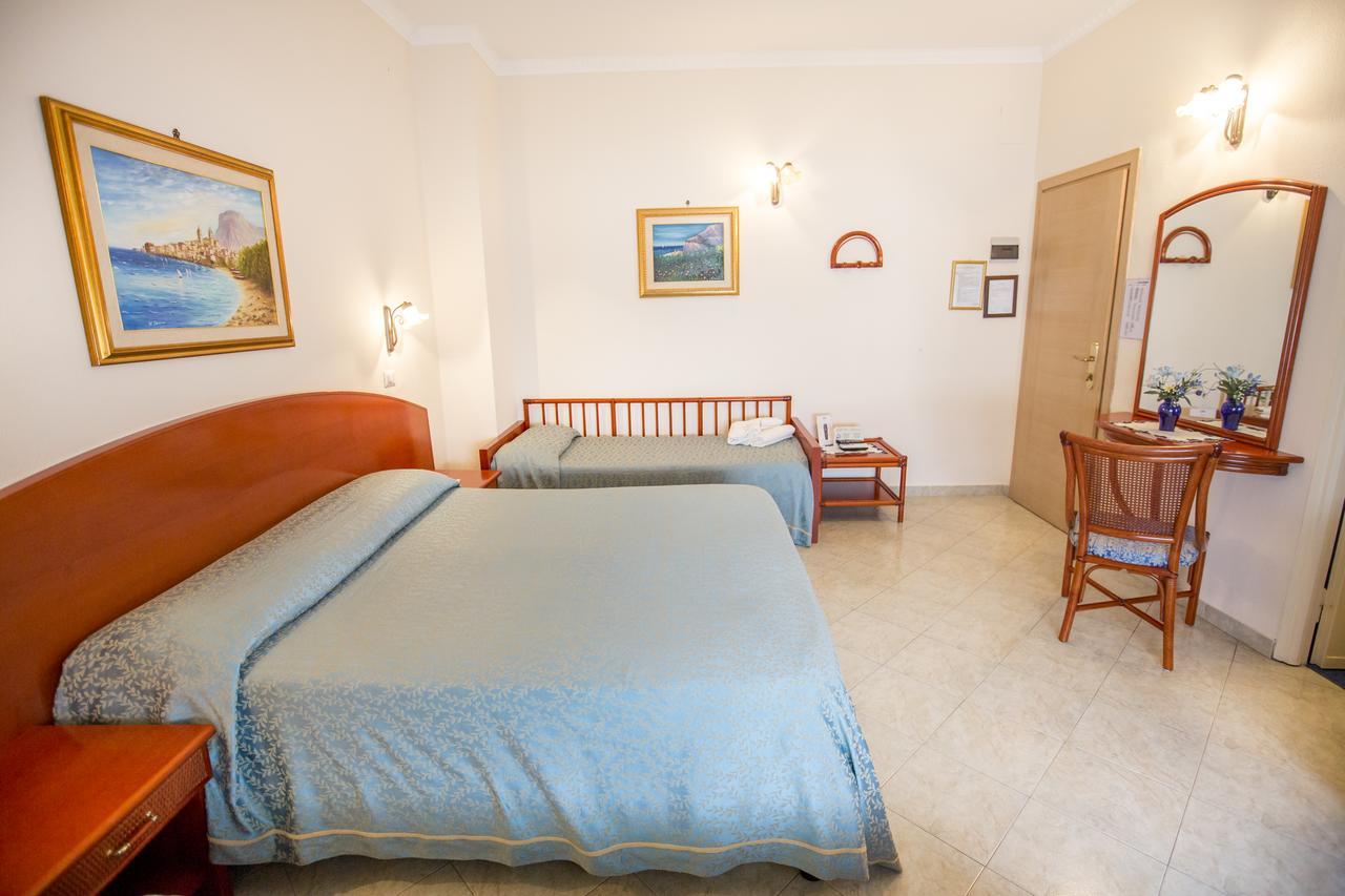 צ'פאלו Hotel Mediterraneo מראה חיצוני תמונה