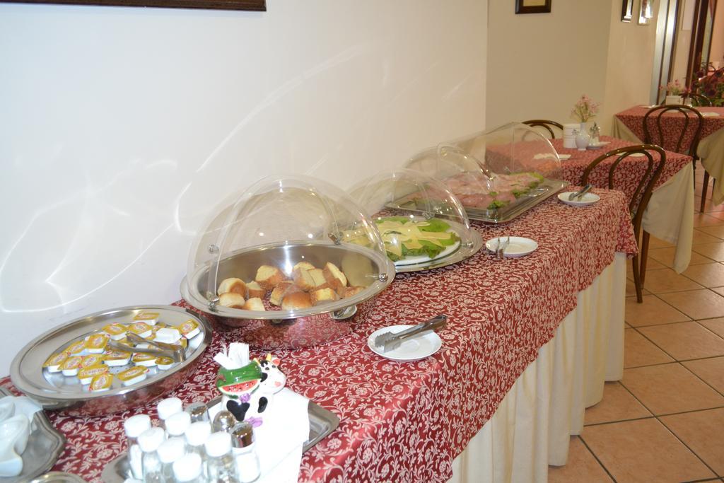 צ'פאלו Hotel Mediterraneo מראה חיצוני תמונה